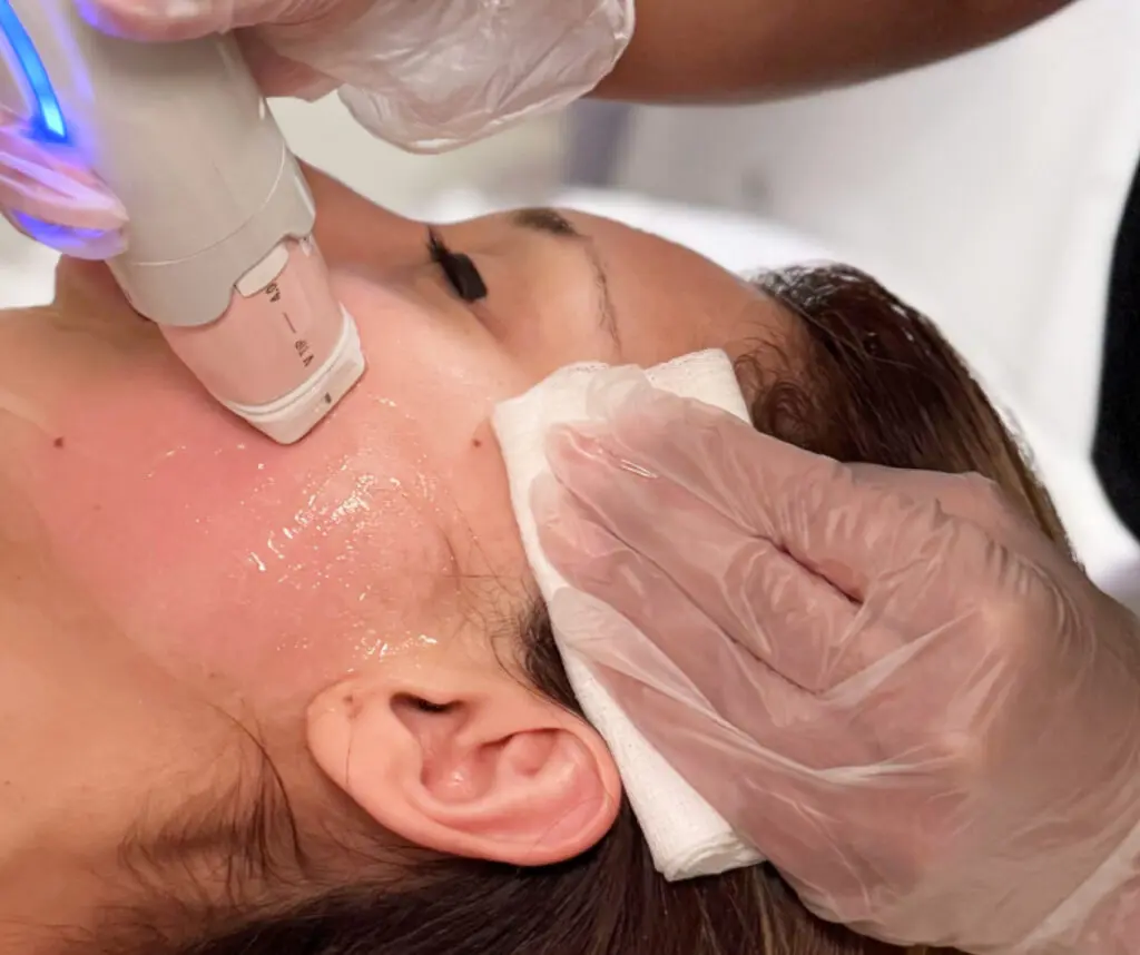 Everesse EVERGLOW EXOSOME FACIAL