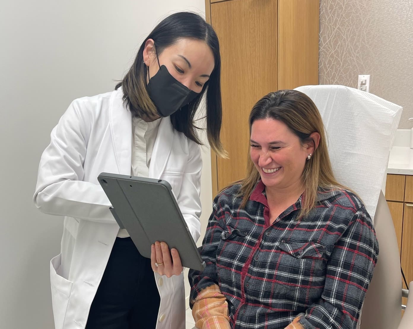 Neck-Rejuv_Dr-Hu YOUR GUIDE TO NECK REJUVENATION: THE SPECTRUM FROM NON-SURGICAL TO SURGICAL TREATMENTS